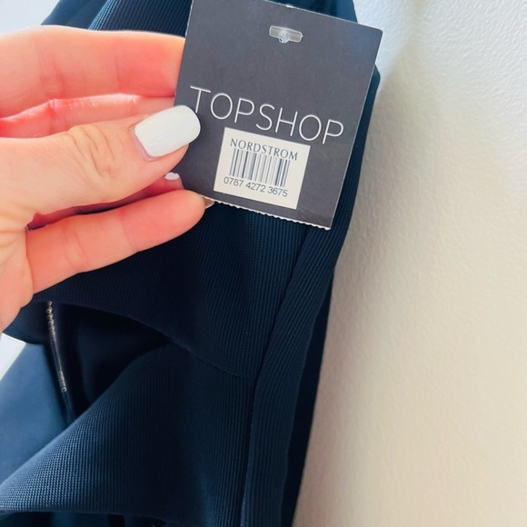 Nwt stunning Topshop size 6 Elegant Black Sleeveless Dress with cutouts - Picture 3 of 7